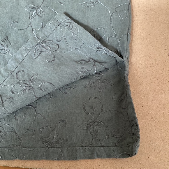 Talbots Olive Green Embroidered Shirt. Large. Beautiful Buttons. - Picture 8 of 10